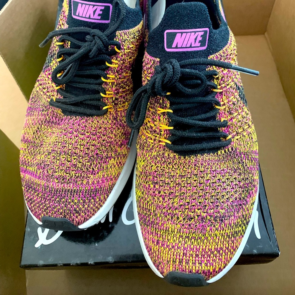 Women’s Nike Fly Knit 🧶 size 7